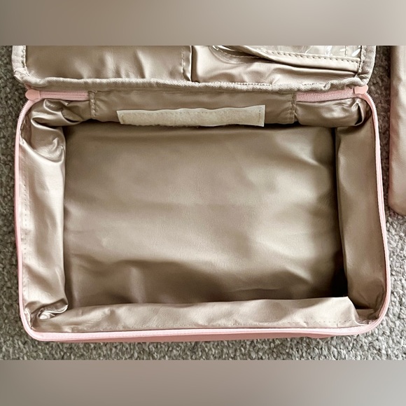 NWOT Travel Bundle. Face Bag for Makeup and Travel Bottle Kit - Picture 11 of 16